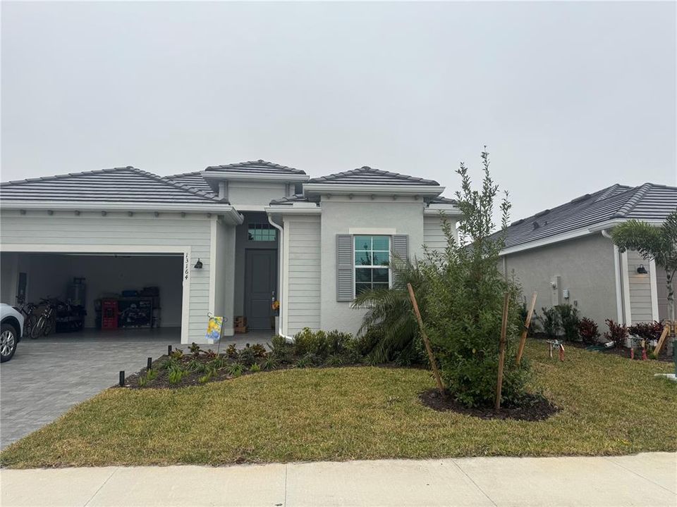 Recently Sold: $650,000 (3 beds, 3 baths, 2247 Square Feet)