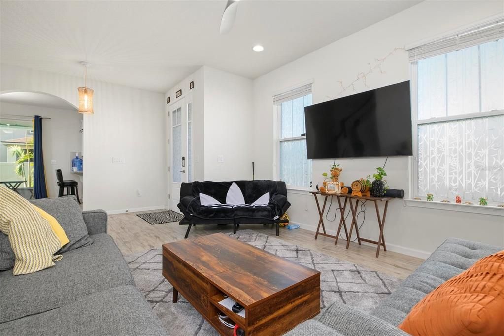 Active With Contract: $2,250 (3 beds, 2 baths, 1635 Square Feet)