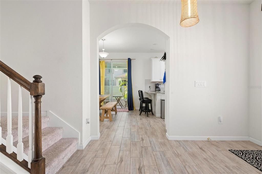 Active With Contract: $2,250 (3 beds, 2 baths, 1635 Square Feet)