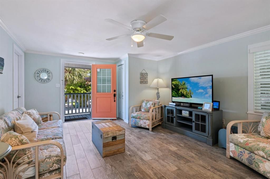 For Rent: $3,800 (2 beds, 1 baths, 750 Square Feet)