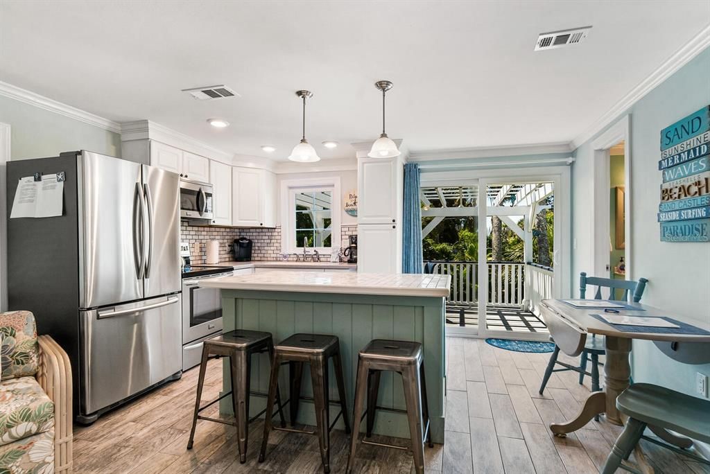 For Rent: $3,800 (2 beds, 1 baths, 750 Square Feet)