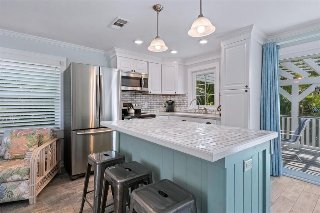 For Rent: $3,800 (2 beds, 1 baths, 750 Square Feet)