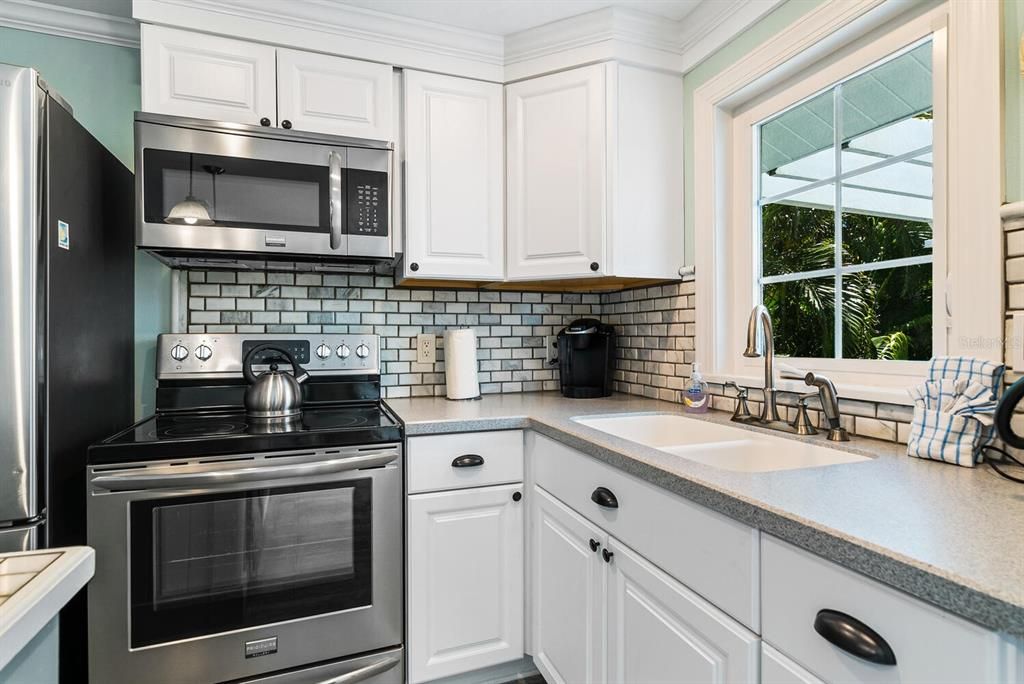 For Rent: $3,800 (2 beds, 1 baths, 750 Square Feet)