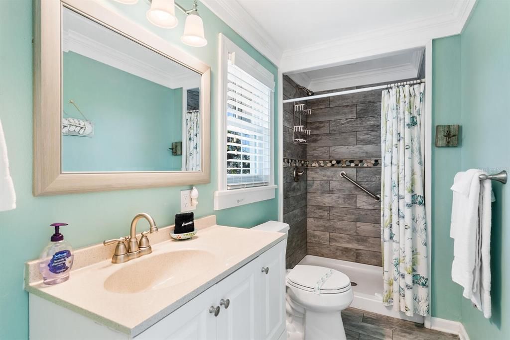 For Rent: $3,800 (2 beds, 1 baths, 750 Square Feet)