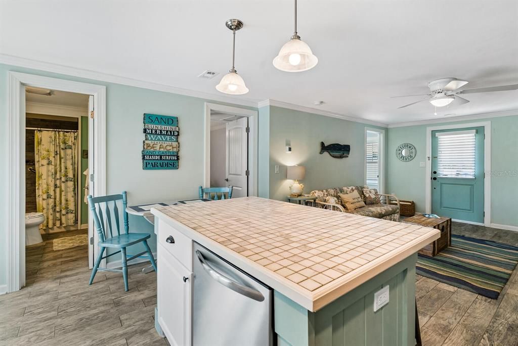 For Rent: $3,800 (2 beds, 1 baths, 750 Square Feet)