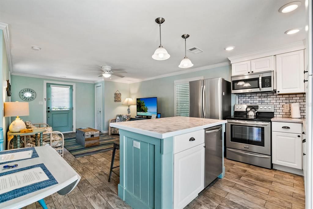 For Rent: $3,800 (2 beds, 1 baths, 750 Square Feet)