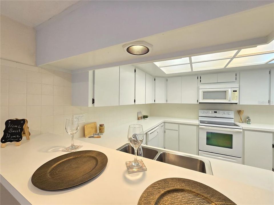 Под контрактом: $325,000 (3 спален, 2 ванн, 1820 Квадратных фут)