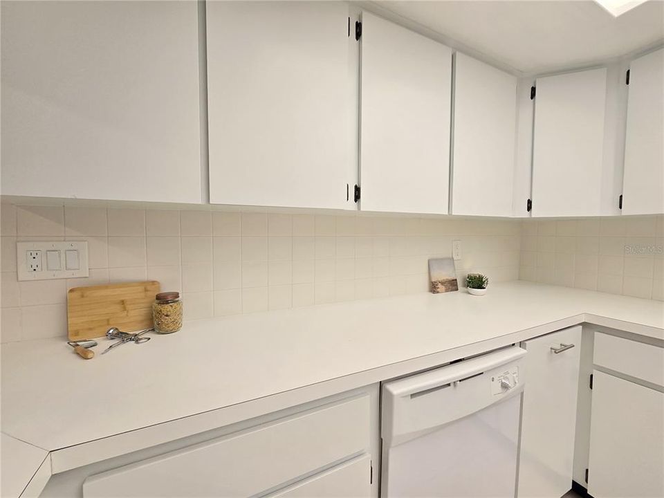Под контрактом: $325,000 (3 спален, 2 ванн, 1820 Квадратных фут)