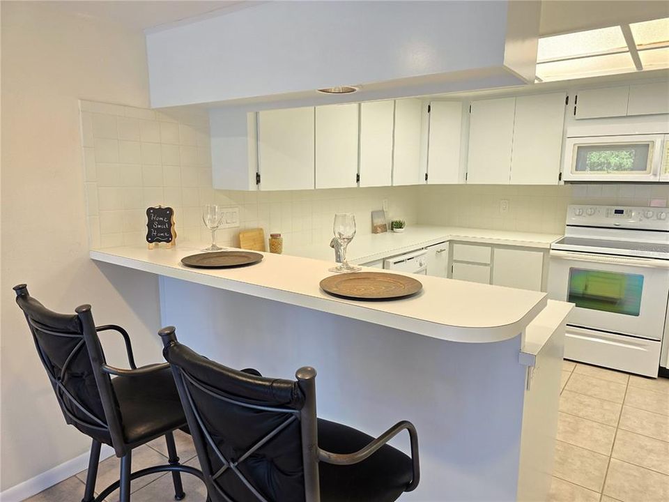 Под контрактом: $325,000 (3 спален, 2 ванн, 1820 Квадратных фут)