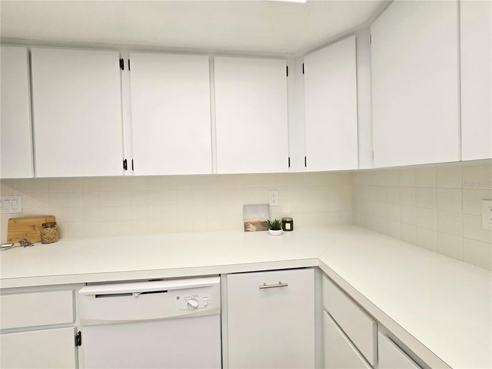 Под контрактом: $325,000 (3 спален, 2 ванн, 1820 Квадратных фут)