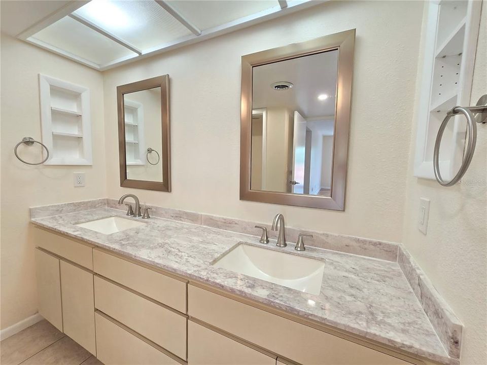 Под контрактом: $325,000 (3 спален, 2 ванн, 1820 Квадратных фут)