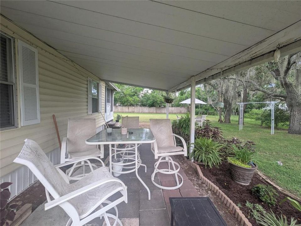 Active With Contract: $138,000 (2 beds, 1 baths, 864 Square Feet)
