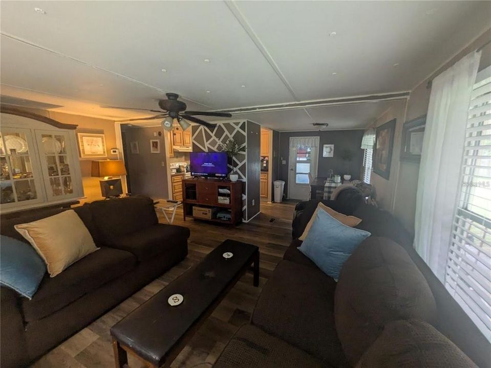 Active With Contract: $138,000 (2 beds, 1 baths, 864 Square Feet)
