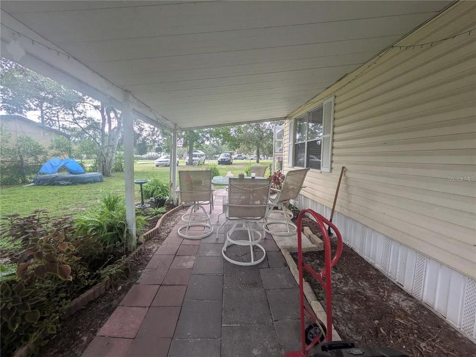 Active With Contract: $138,000 (2 beds, 1 baths, 864 Square Feet)