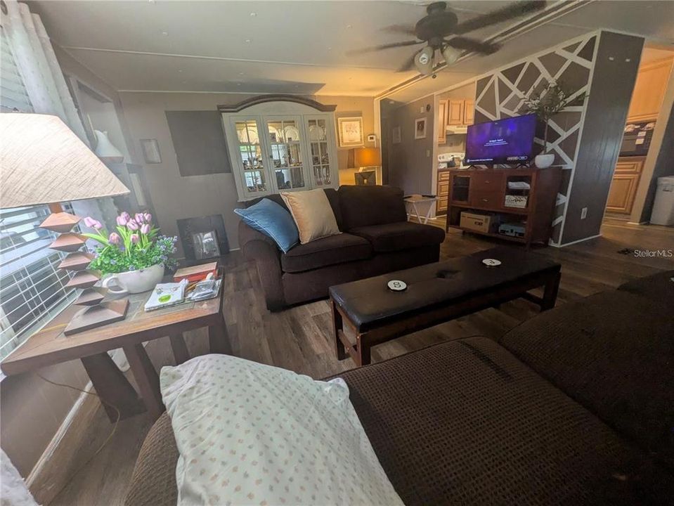 Active With Contract: $138,000 (2 beds, 1 baths, 864 Square Feet)