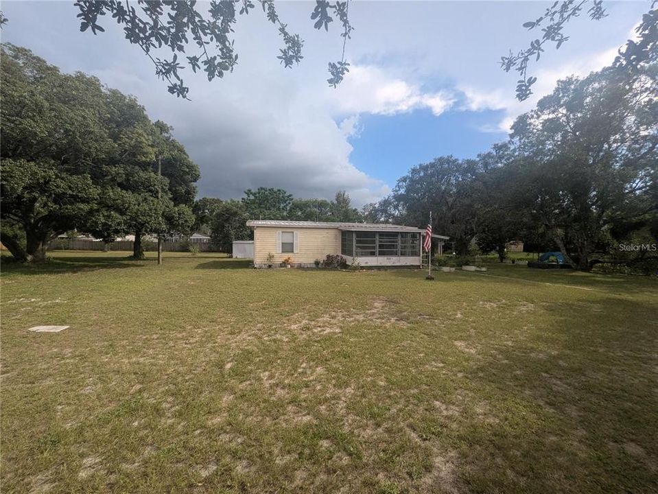 Active With Contract: $138,000 (2 beds, 1 baths, 864 Square Feet)