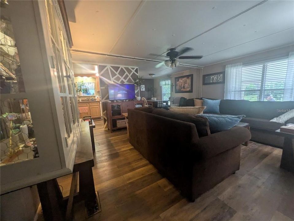 Active With Contract: $138,000 (2 beds, 1 baths, 864 Square Feet)