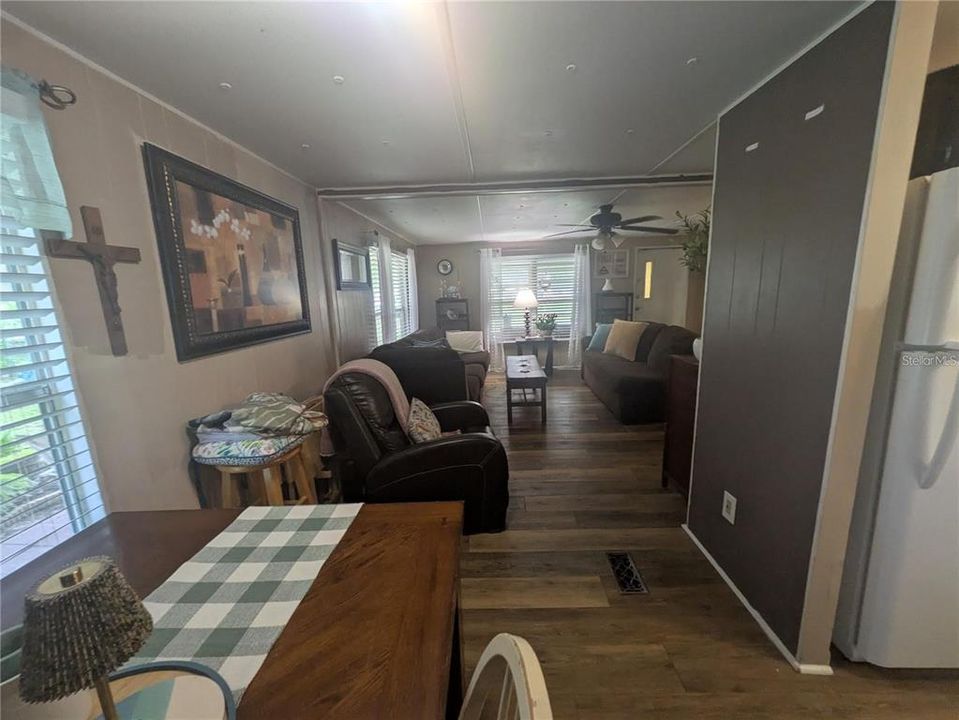 Active With Contract: $138,000 (2 beds, 1 baths, 864 Square Feet)