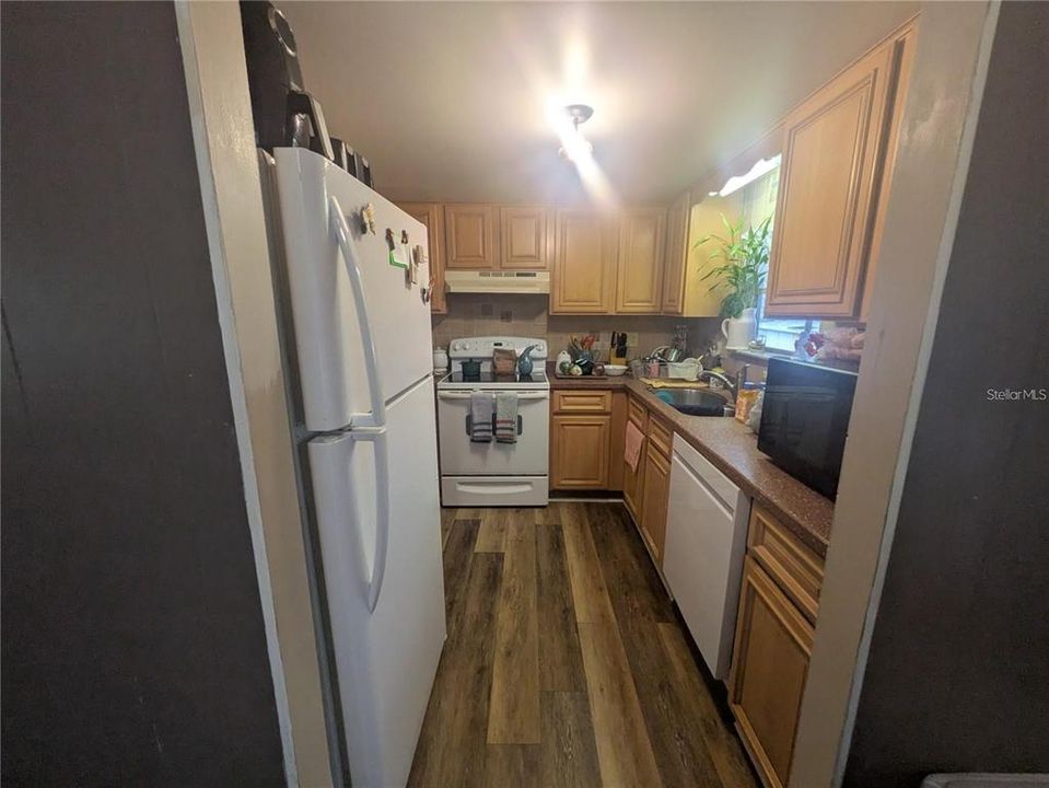 Active With Contract: $138,000 (2 beds, 1 baths, 864 Square Feet)