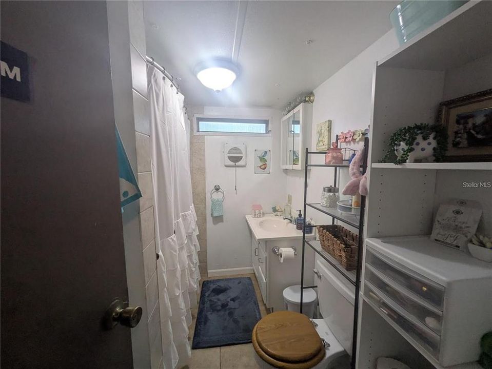 Active With Contract: $138,000 (2 beds, 1 baths, 864 Square Feet)