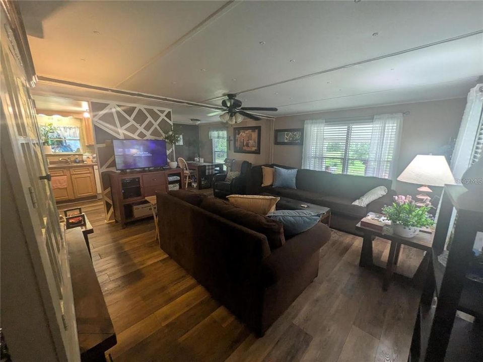Active With Contract: $138,000 (2 beds, 1 baths, 864 Square Feet)
