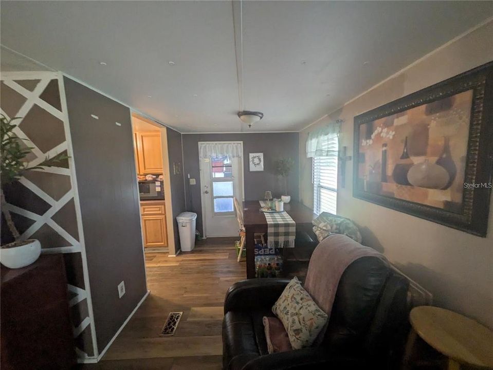 Active With Contract: $138,000 (2 beds, 1 baths, 864 Square Feet)
