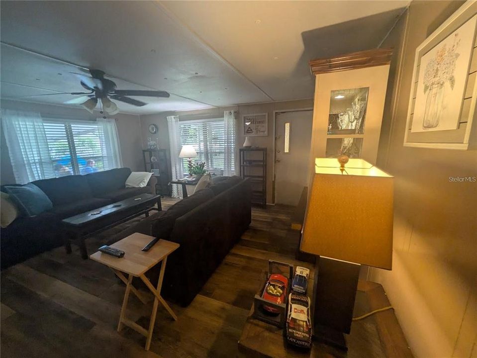 Active With Contract: $138,000 (2 beds, 1 baths, 864 Square Feet)