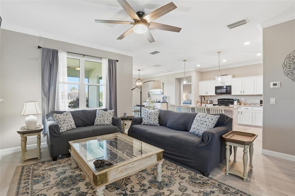 En Venta: $374,900 (4 camas, 2 baños, 1840 Pies cuadrados)