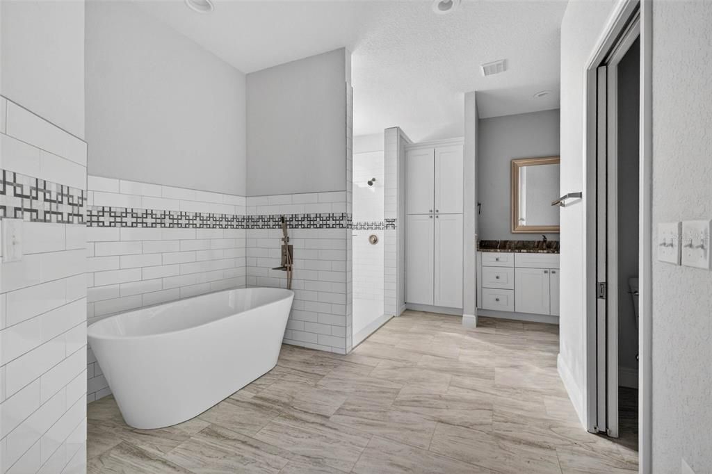 For Sale: $460,000 (4 beds, 2 baths, 2385 Square Feet)
