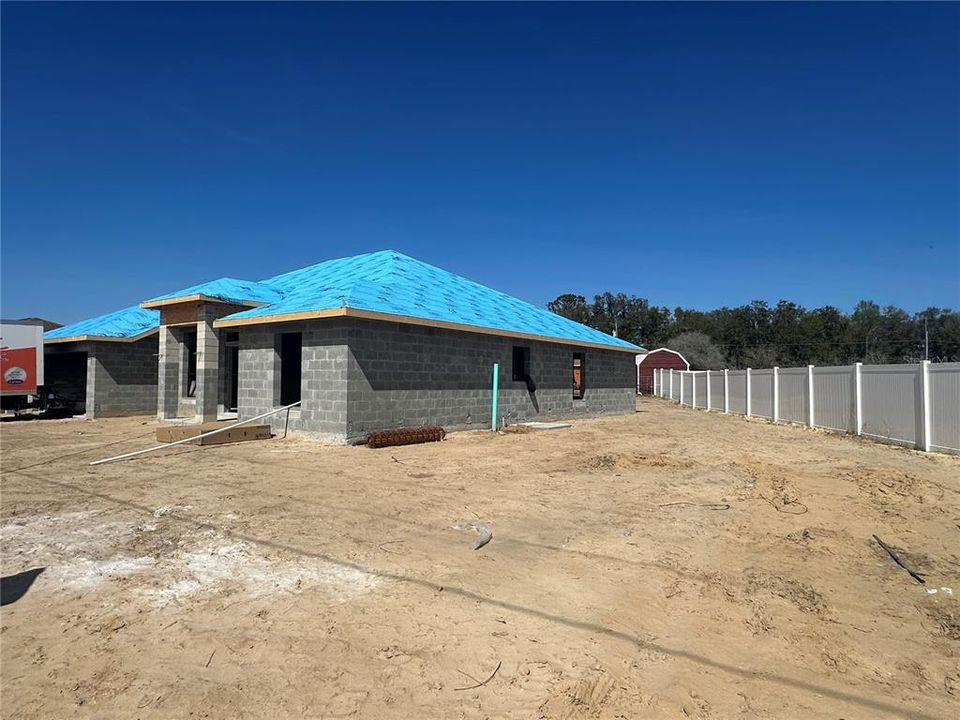 Activo con contrato: $324,250 (4 camas, 2 baños, 2169 Pies cuadrados)