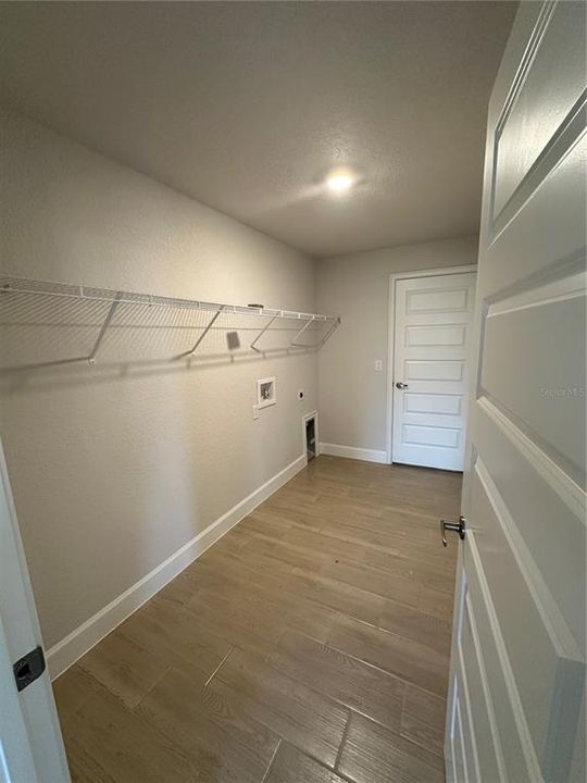 Activo con contrato: $324,250 (4 camas, 2 baños, 2169 Pies cuadrados)