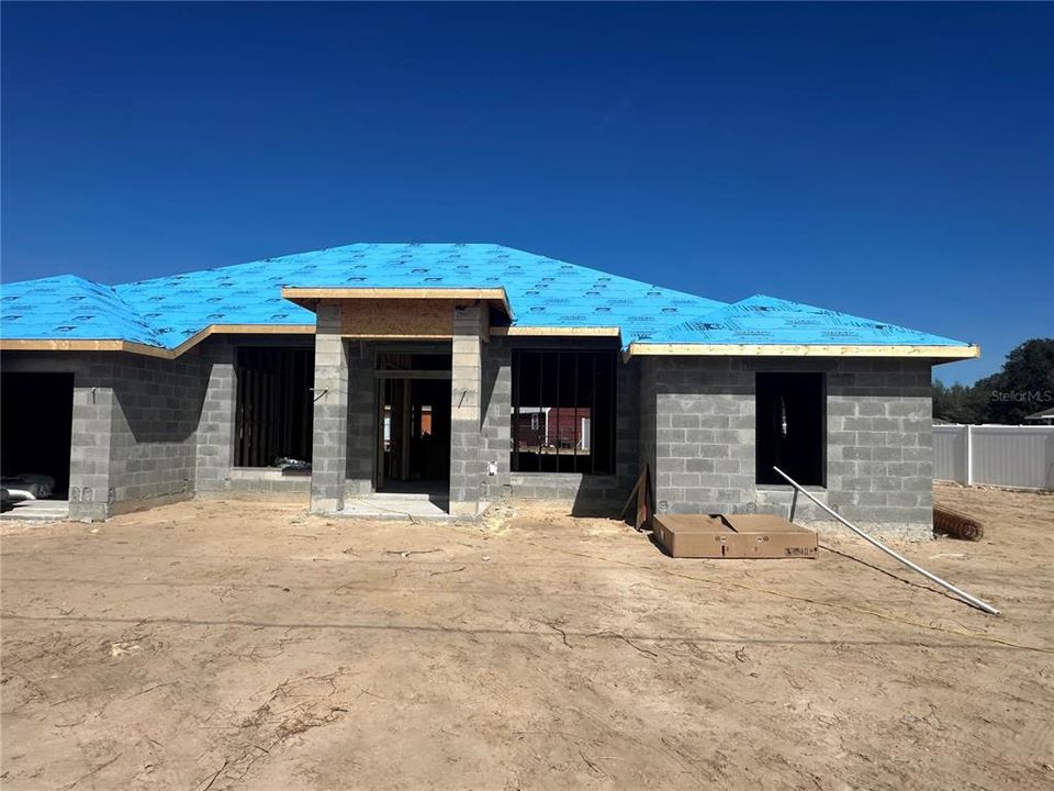Activo con contrato: $324,250 (4 camas, 2 baños, 2169 Pies cuadrados)