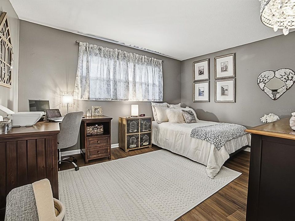 Activo con contrato: $289,900 (2 camas, 2 baños, 1209 Pies cuadrados)