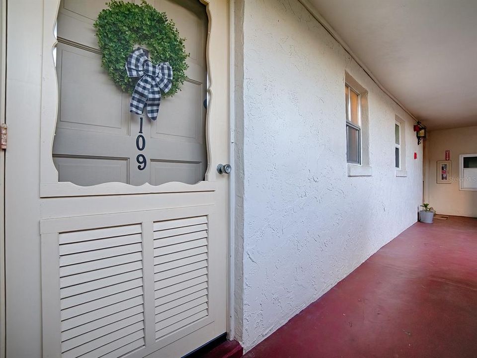 Activo con contrato: $289,900 (2 camas, 2 baños, 1209 Pies cuadrados)