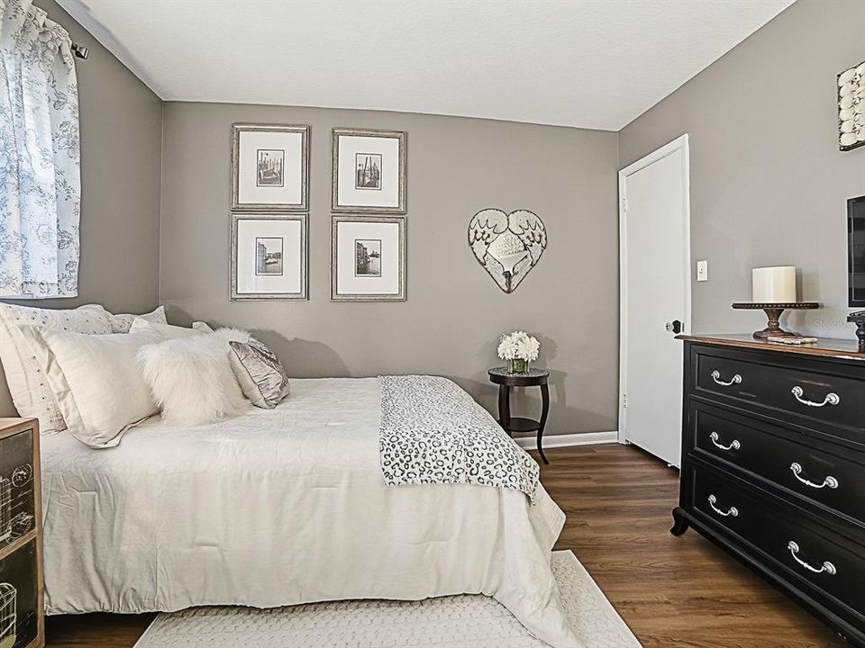 Activo con contrato: $289,900 (2 camas, 2 baños, 1209 Pies cuadrados)