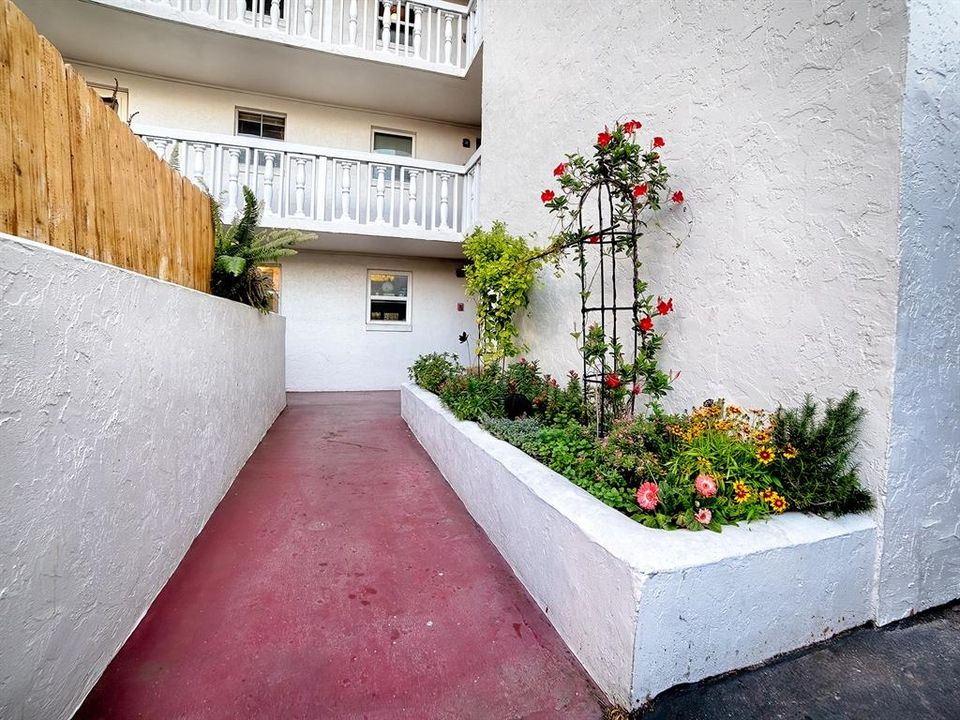 Activo con contrato: $289,900 (2 camas, 2 baños, 1209 Pies cuadrados)