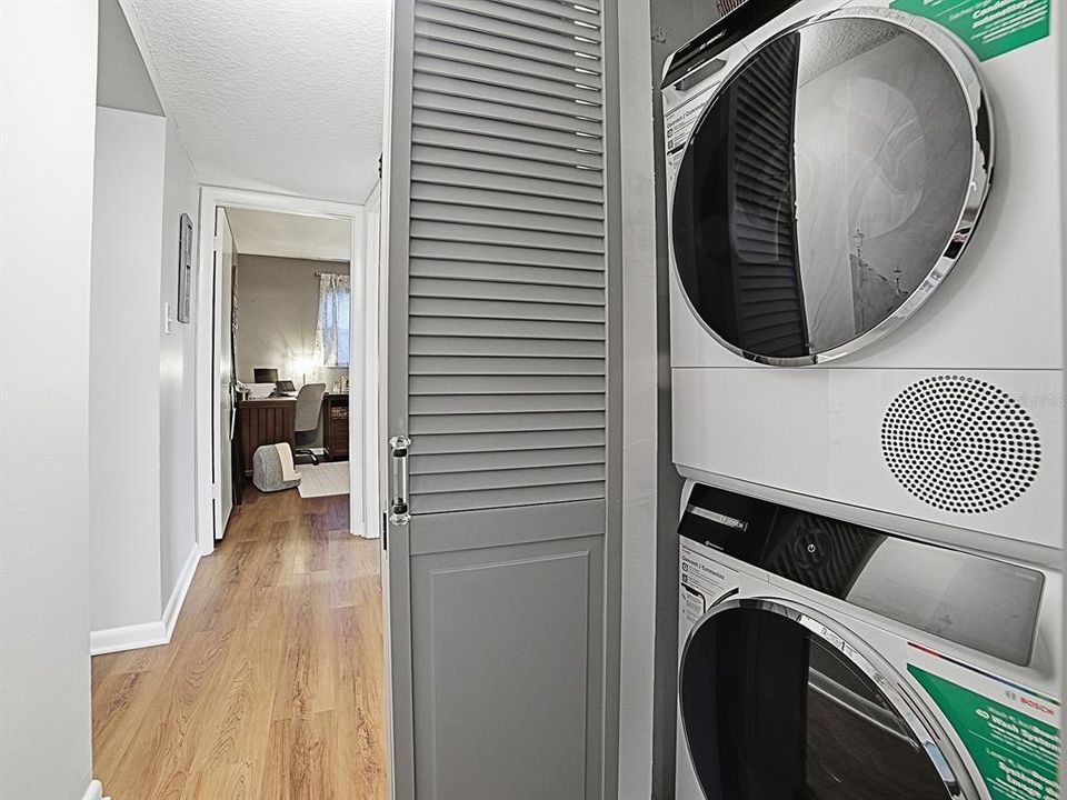 Activo con contrato: $289,900 (2 camas, 2 baños, 1209 Pies cuadrados)