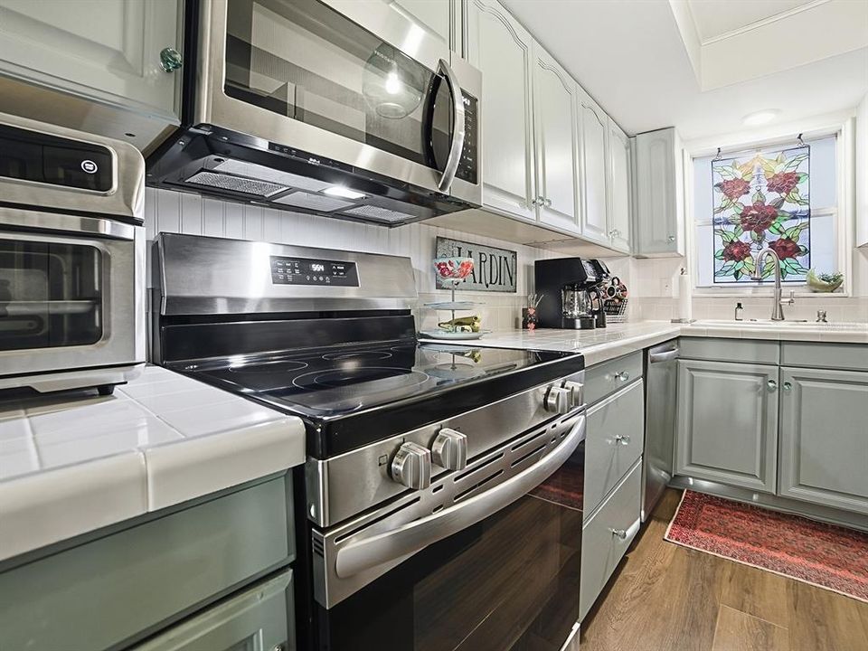 Activo con contrato: $289,900 (2 camas, 2 baños, 1209 Pies cuadrados)
