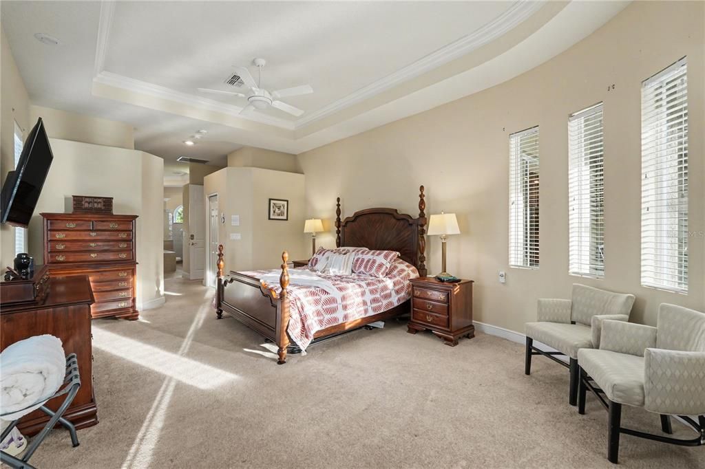 En Venta: $825,000 (4 camas, 3 baños, 3240 Pies cuadrados)
