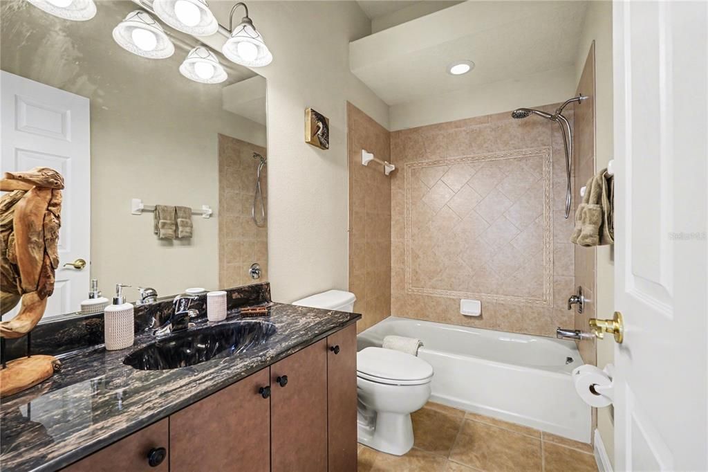 En Venta: $825,000 (4 camas, 3 baños, 3240 Pies cuadrados)