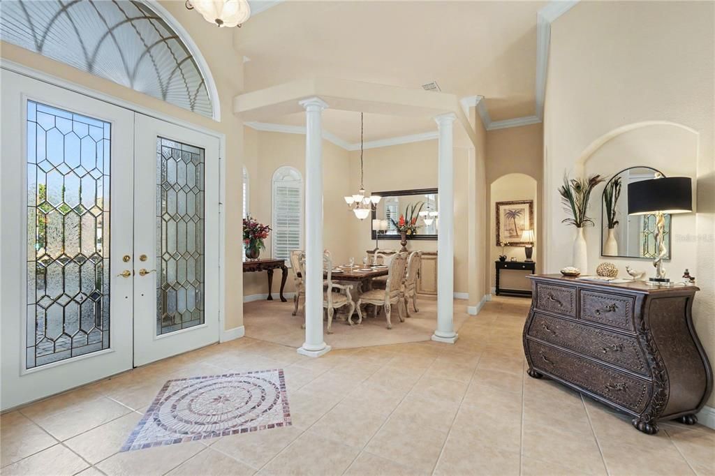 En Venta: $825,000 (4 camas, 3 baños, 3240 Pies cuadrados)