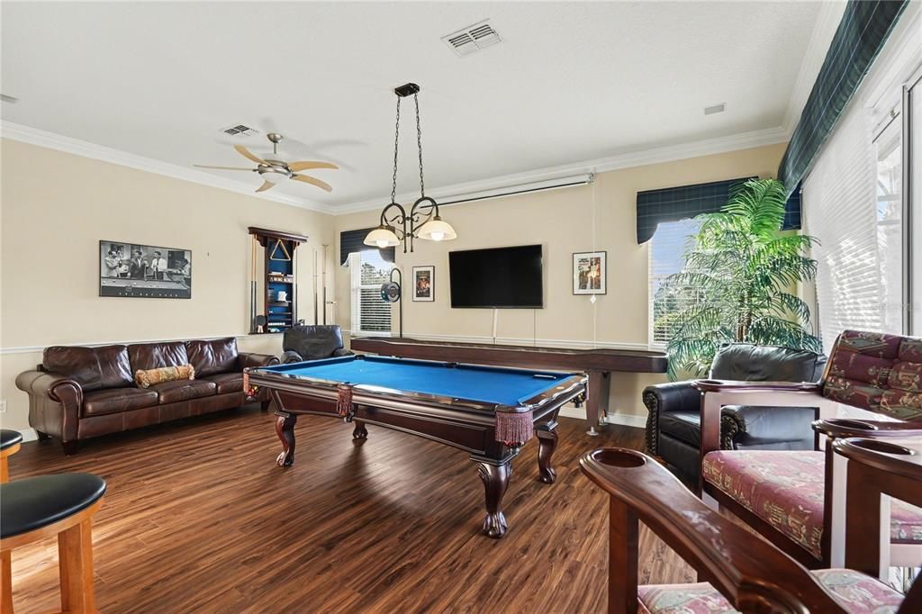 En Venta: $825,000 (4 camas, 3 baños, 3240 Pies cuadrados)