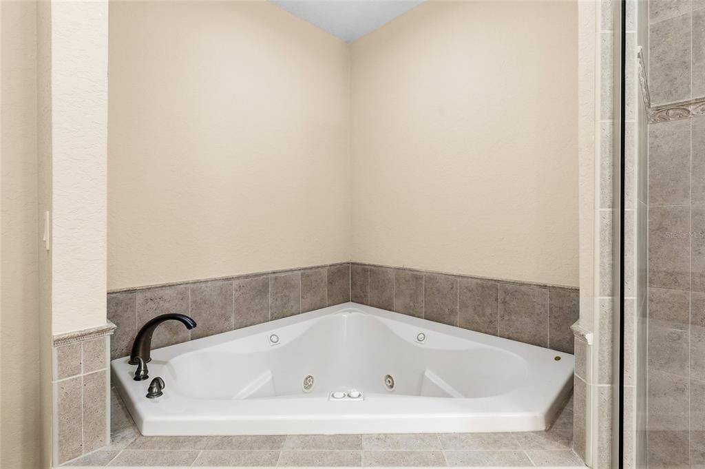 For Sale: $775,000 (3 beds, 3 baths, 2510 Square Feet)