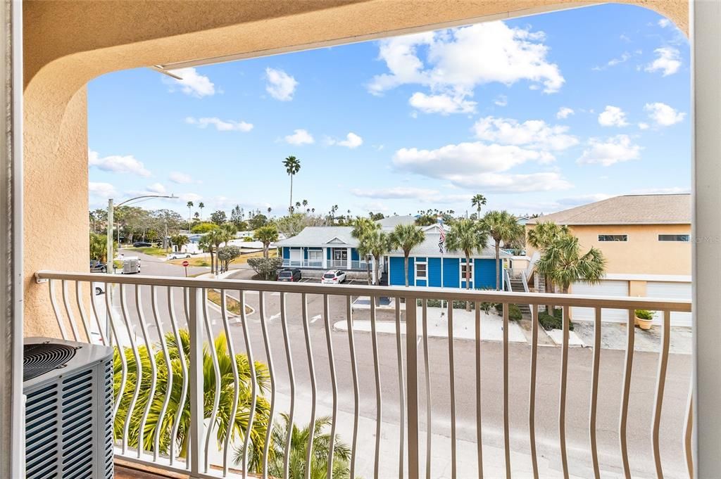 For Sale: $775,000 (3 beds, 3 baths, 2510 Square Feet)