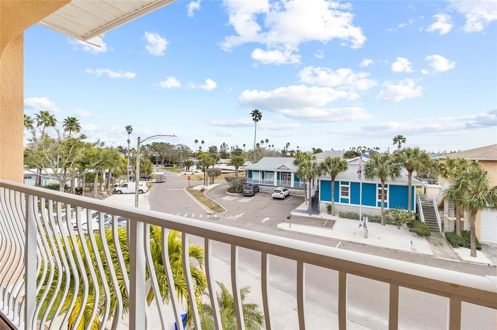 For Sale: $775,000 (3 beds, 3 baths, 2510 Square Feet)
