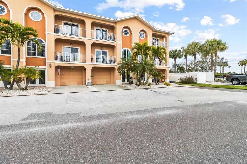 For Sale: $775,000 (3 beds, 3 baths, 2510 Square Feet)