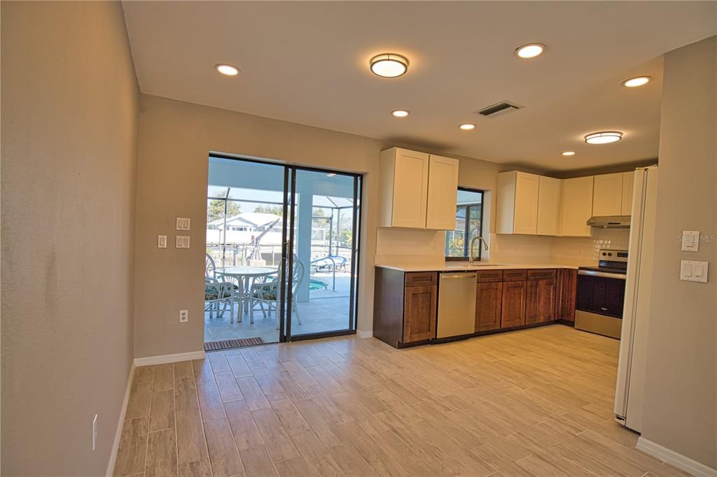 Под контрактом: $445,000 (2 спален, 2 ванн, 1326 Квадратных фут)
