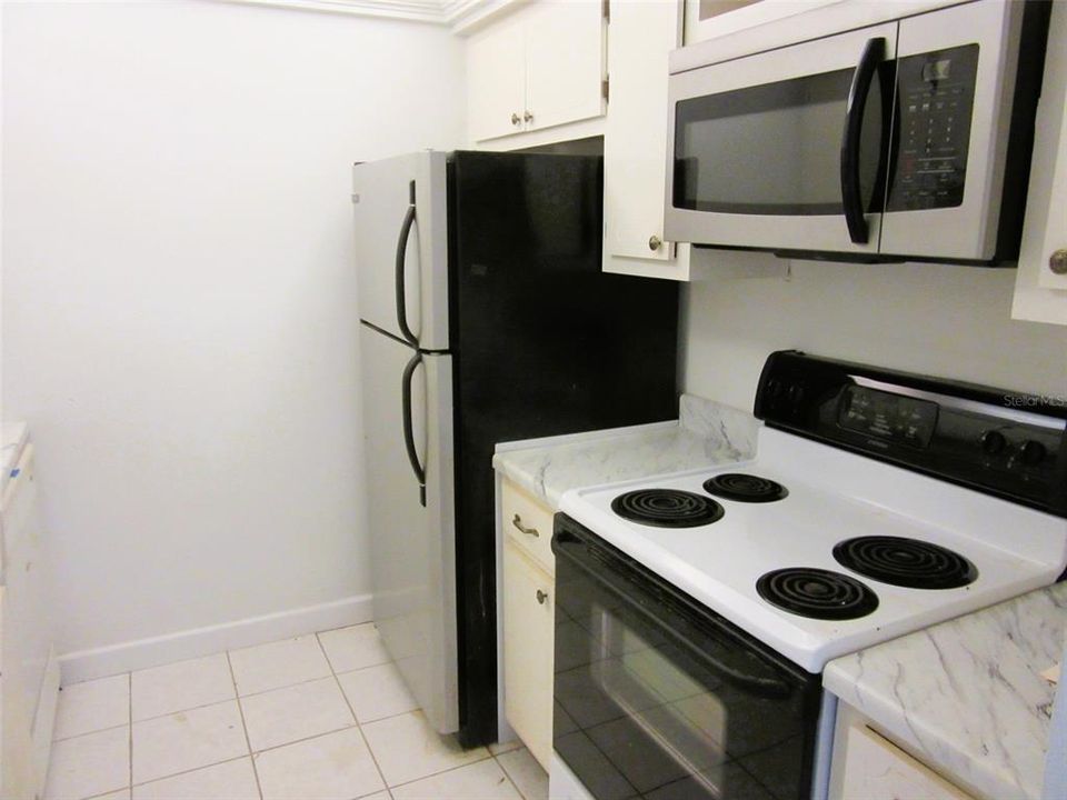 For Sale: $84,900 (1 beds, 1 baths, 652 Square Feet)