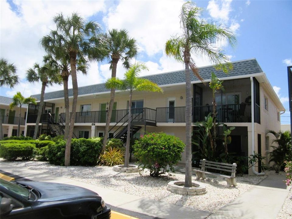 For Sale: $84,900 (1 beds, 1 baths, 652 Square Feet)