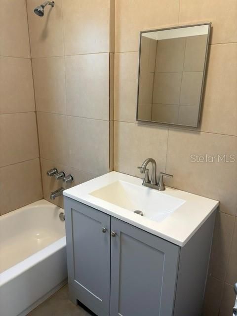 Active With Contract: $339,900 (3 beds, 2 baths, 1104 Square Feet)
